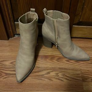 NWOT ankle boots